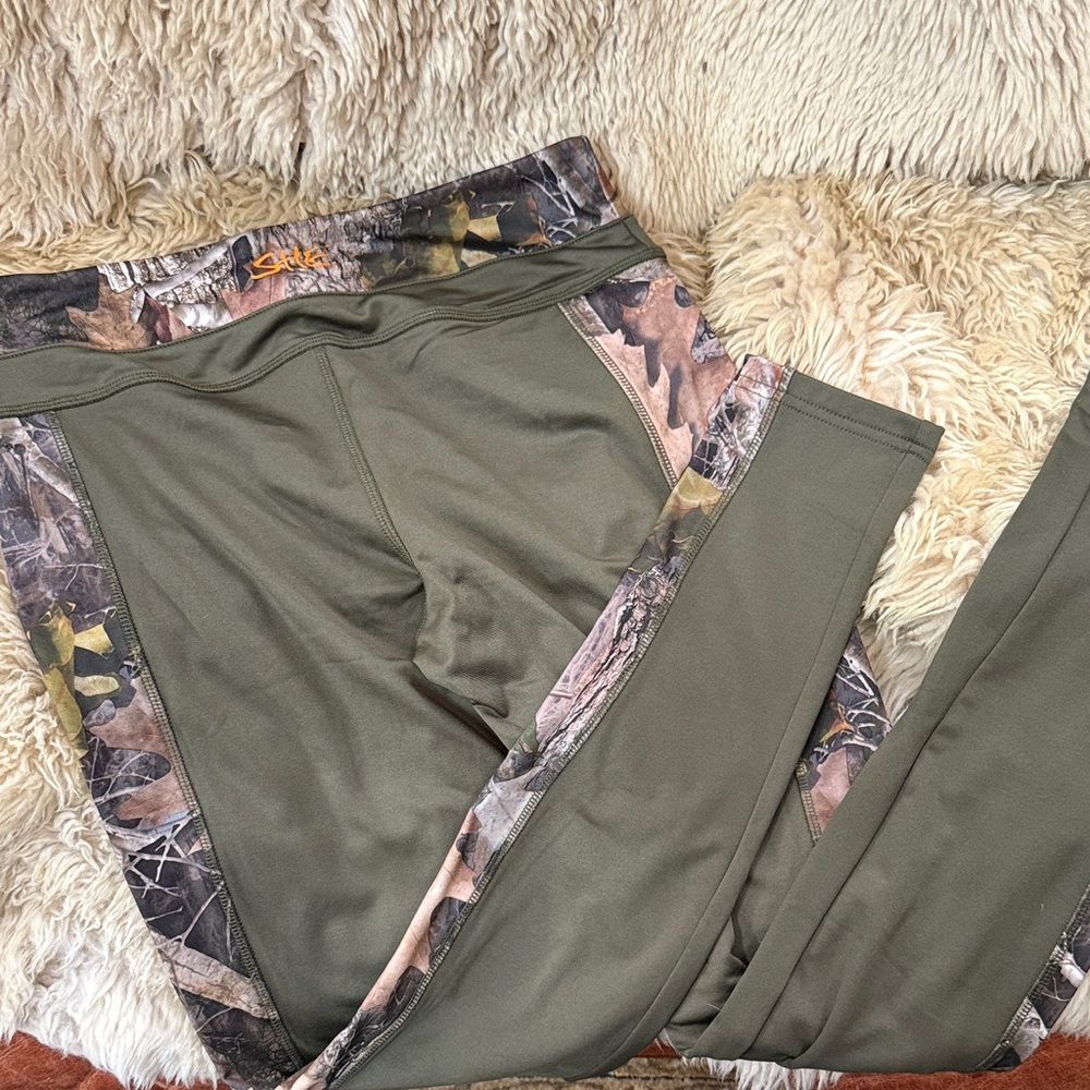🆕Realtree Camo-Trim Olive Leggings🆕 - Picture 3 of 3